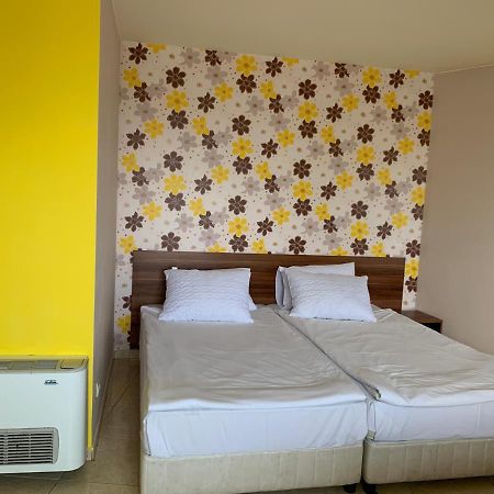 Семеен Хотел Брилянс - Family Hotel Brilliance Varna Extérieur photo