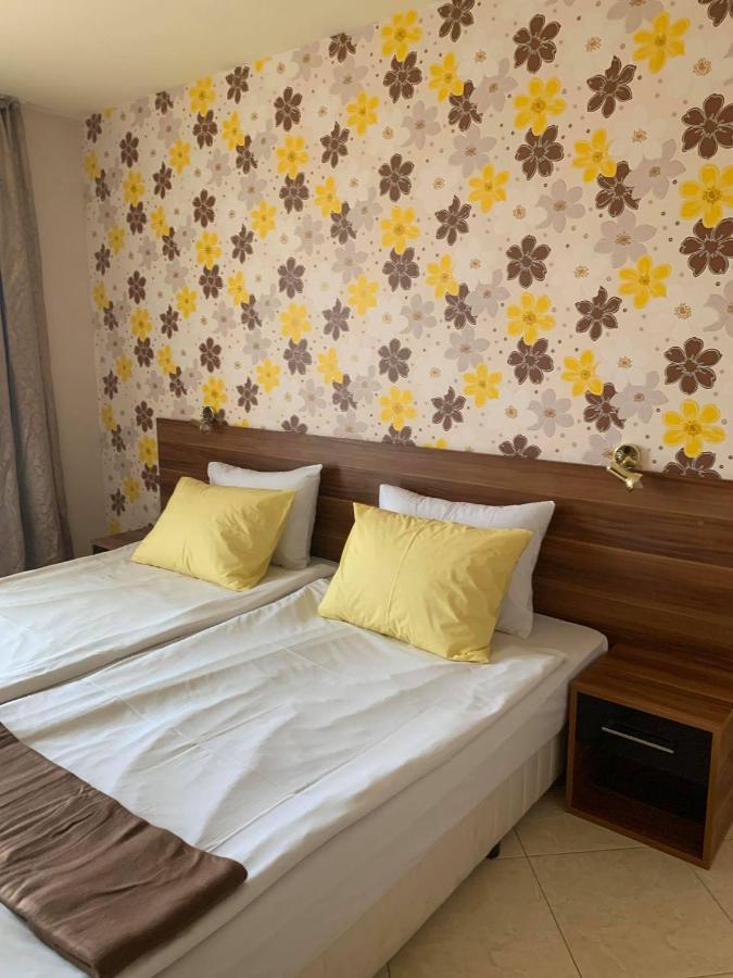 Семеен Хотел Брилянс - Family Hotel Brilliance Varna Extérieur photo