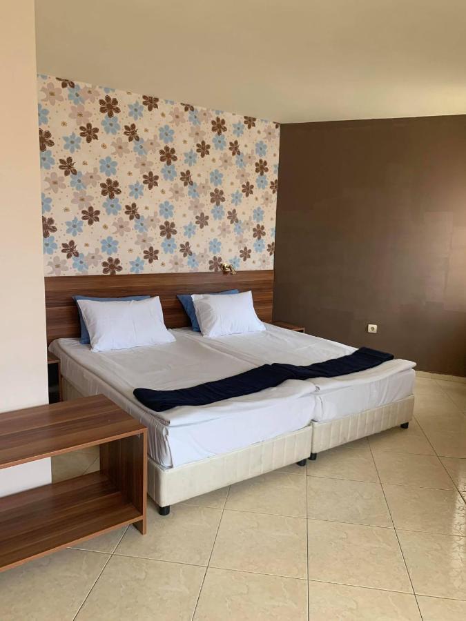 Семеен Хотел Брилянс - Family Hotel Brilliance Varna Extérieur photo