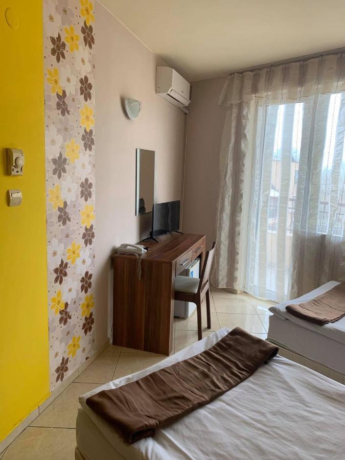 Семеен Хотел Брилянс - Family Hotel Brilliance Varna Extérieur photo