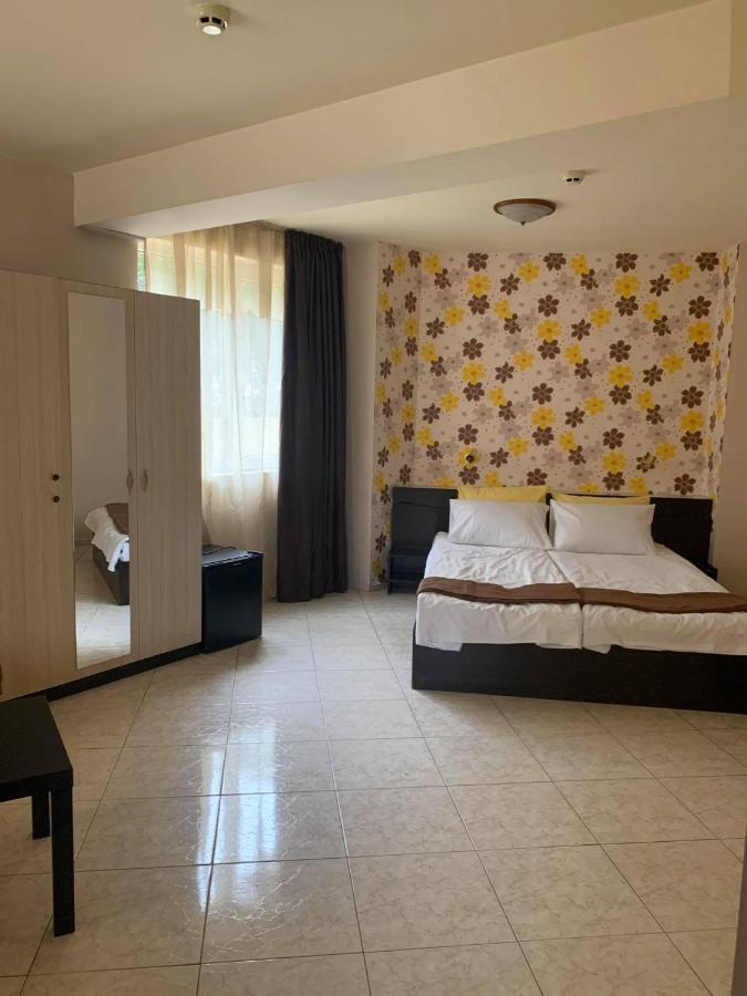 Семеен Хотел Брилянс - Family Hotel Brilliance Varna Extérieur photo