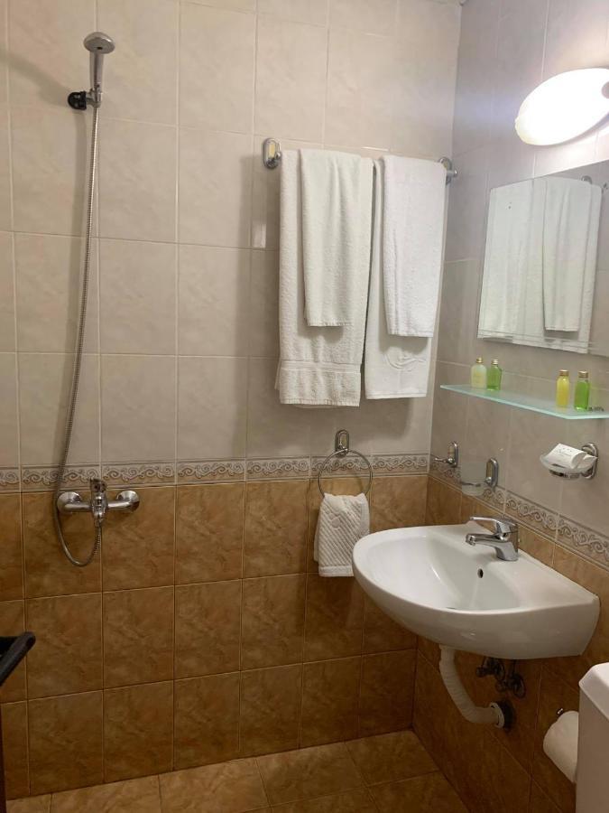 Семеен Хотел Брилянс - Family Hotel Brilliance Varna Extérieur photo