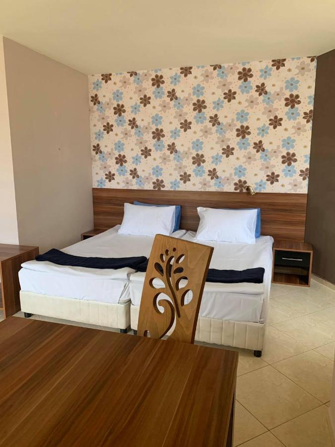 Семеен Хотел Брилянс - Family Hotel Brilliance Varna Extérieur photo