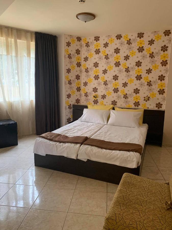 Семеен Хотел Брилянс - Family Hotel Brilliance Varna Extérieur photo