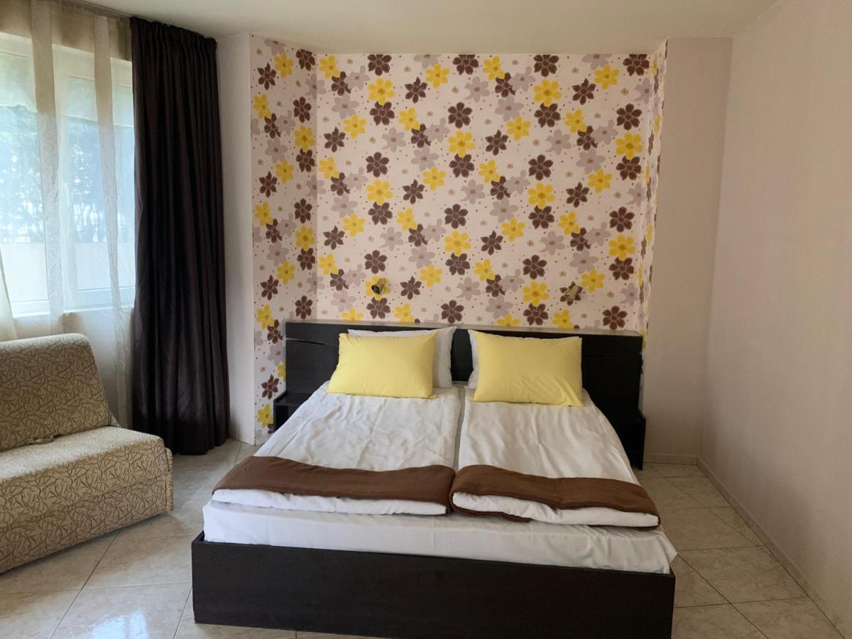 Семеен Хотел Брилянс - Family Hotel Brilliance Varna Extérieur photo