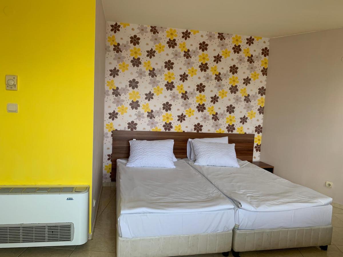 Семеен Хотел Брилянс - Family Hotel Brilliance Varna Extérieur photo